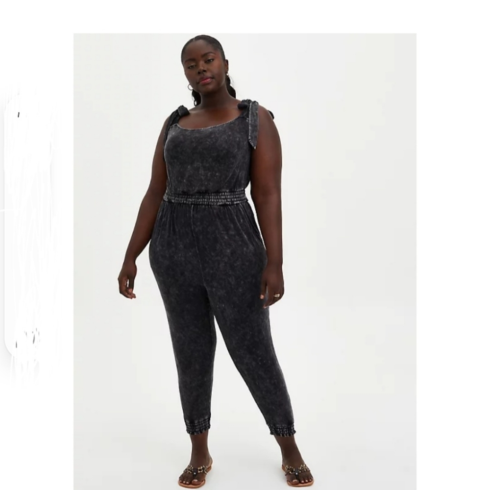 🆕️ Torrid Black Wash Jumpsuit Size 2 X